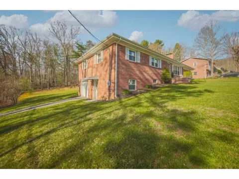 208 Mountain View Circle Hampton Tn 37658, Hampton, TN 37658 photo 2