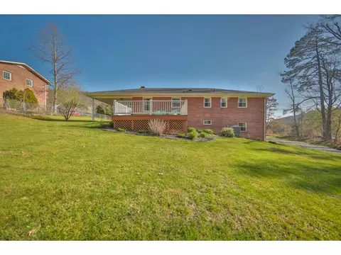 208 Mountain View Circle Hampton Tn 37658, Hampton, TN 37658 photo 4