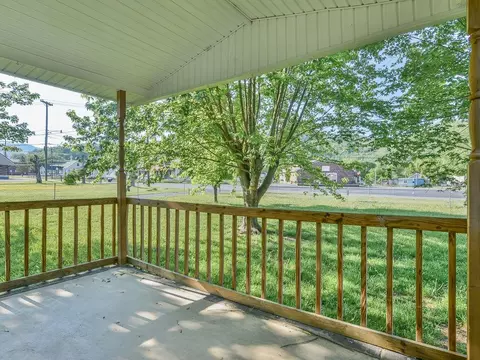 547 Washington Street Erwin Tn 37650, Erwin, TN 37650 photo 3
