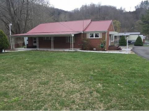 121 Alex Ave, Cedar Bluff, VA 24609 photo 1