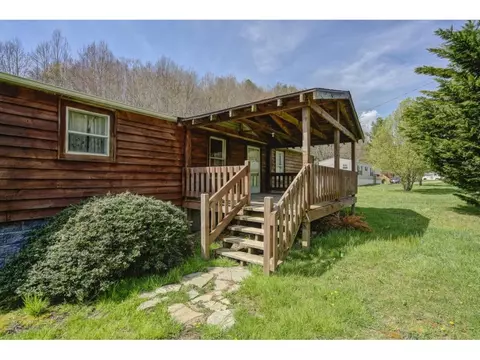 727 Fairview Road Hampton Tn 37658, Hampton, TN 37658 photo 3