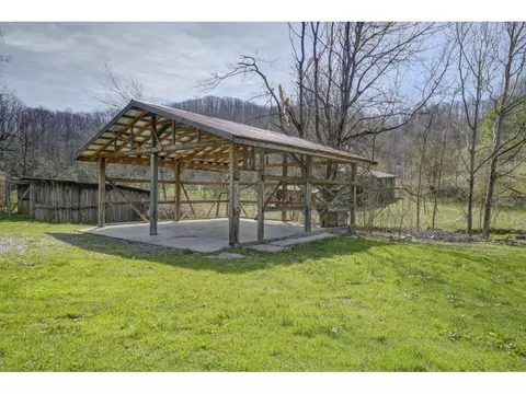 727 Fairview Road Hampton Tn 37658, Hampton, TN 37658 photo 4