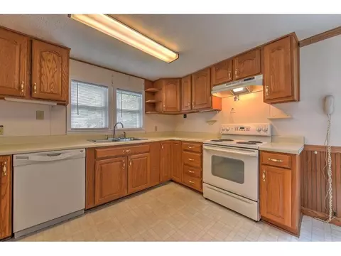 2219 Bay Street Bristol Tn 37620, Bristol, TN 37620 photo 6