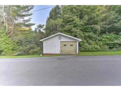 394 Browns Branch Road Hampton Tn 37658, Hampton, TN 37658 photo 33