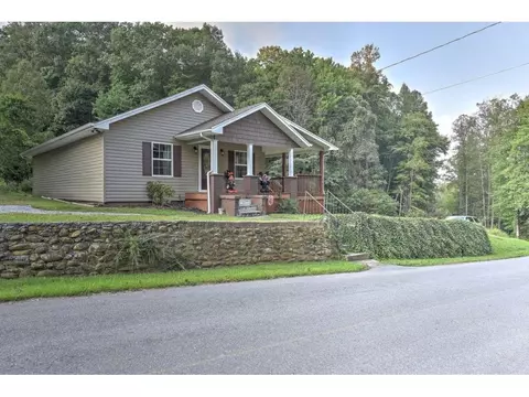 394 Browns Branch Road Hampton Tn 37658, Hampton, TN 37658 photo 2