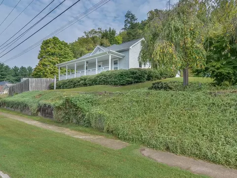 523 Gay Street Erwin Tn 37650, Erwin, TN 37650 photo 2