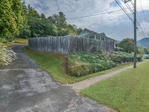 523 Gay Street Erwin Tn 37650, Erwin, TN 37650 photo 3