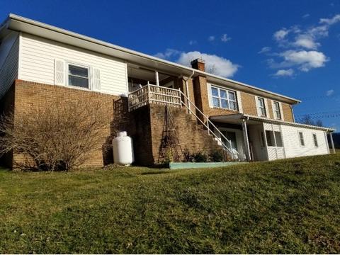 147 Link St, Pounding Mill, VA 24637 photo 1