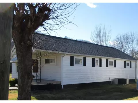 125 Sycamore Street Erwin Tn 37650, Erwin, TN 37650 photo 2