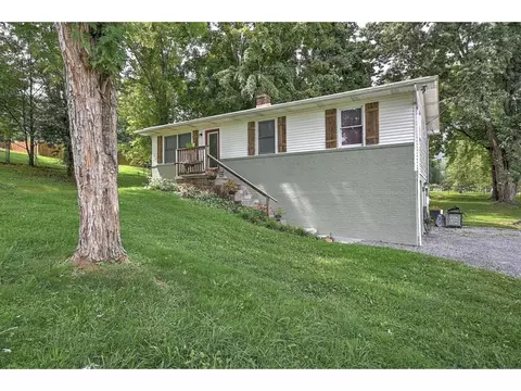 212 Mountain View Hampton Tn 37658, Hampton, TN 37658 photo 2