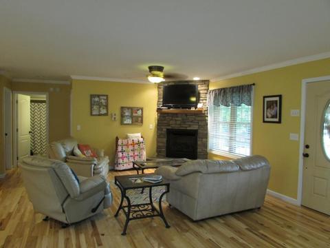 141 Greenbriar Drive Hampton Tn 37658, Hampton, TN 37658 photo 3