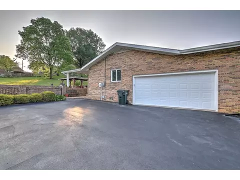 357 Springlake Road Bristol Va 24201, Bristol, VA 24201 photo 4