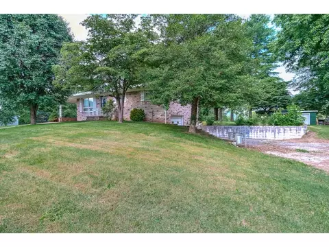 229 Elliott Avenue Erwin Tn 37650, Erwin, TN 37650 photo 3
