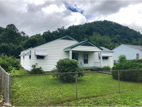 115 Williams St, Hampton, TN 37658 photo 1