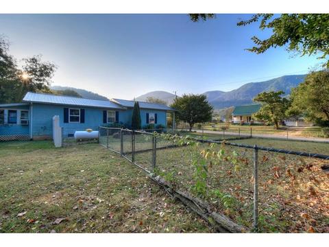 611 Swimming Pool Road Hampton Tn 37658, Hampton, TN 37658 photo 23