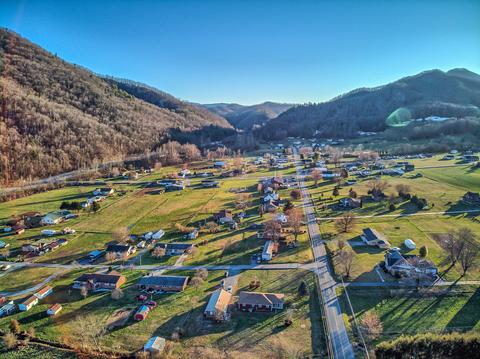 103 Tilson Avenue Hampton Tn 37658, Hampton, TN 37658 photo 6