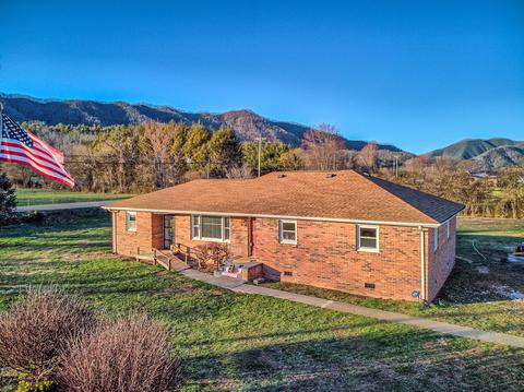 103 Tilson Avenue Hampton Tn 37658, Hampton, TN 37658 photo 2
