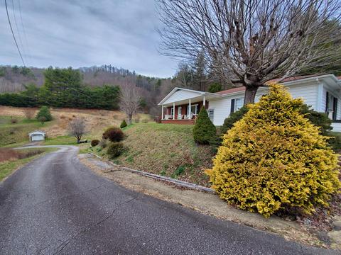 102 Pitt Road Spruce Pine Nc 28777, Spruce Pine, NC 28777 photo 2