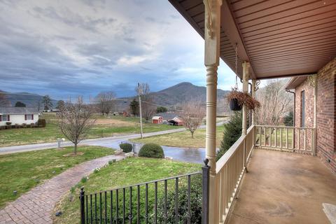 210 Greenbriar Drive Hampton Tn 37658, Hampton, TN 37658 photo 9