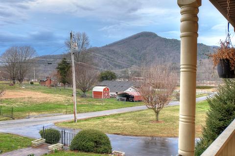 210 Greenbriar Drive Hampton Tn 37658, Hampton, TN 37658 photo 8