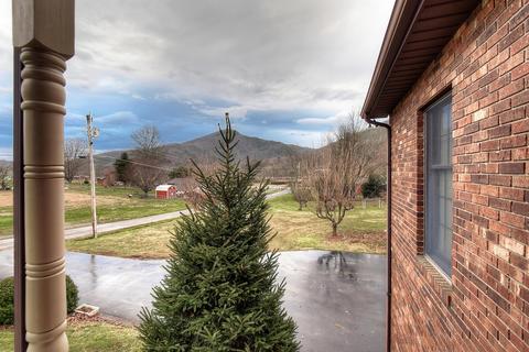 210 Greenbriar Drive Hampton Tn 37658, Hampton, TN 37658 photo 6