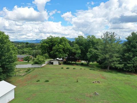 707 W Cross Road Dandridge Tn 37725, Dandridge, TN 37725 photo 3
