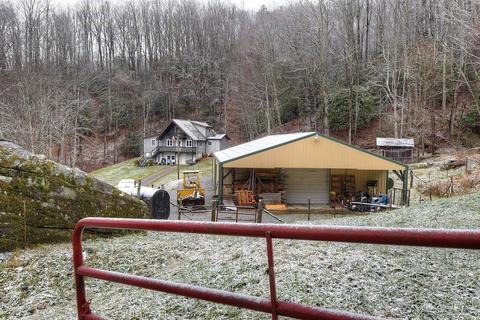 327 Falls Road Hampton Tn 37658, Hampton, TN 37658 photo 38