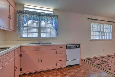 302 E Grove Street Greeneville Tn 37745, Greeneville, TN 37745 photo 3