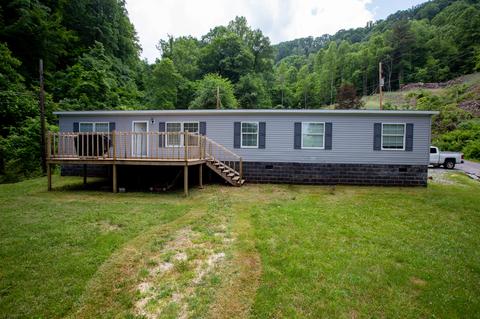 9640 Vanover Rd, Pound, VA 24279 photo 1