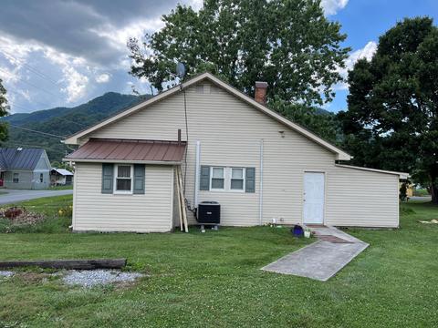 215 3rd Avenue, Hampton, TN 37658 photo 5