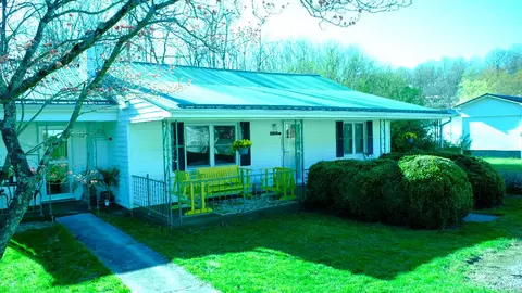 205 N Railroad Avenue Damascus Va 24236, Damascus, VA 24236
