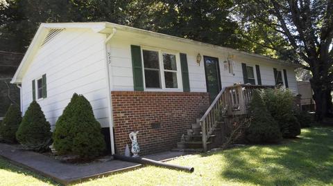 136 Vermont Lane, Cedar Bluff, VA 24609