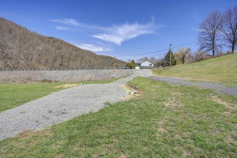 5910 Bristol Highway Hiltons Va 24258, Hiltons, VA 24258