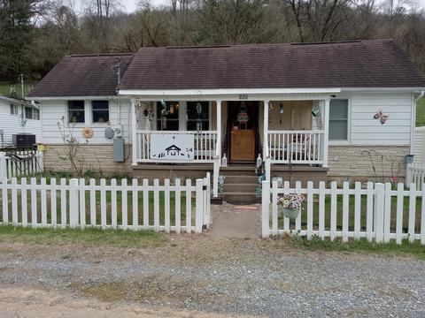 220 Buckeye Street, Saltville, VA 24370