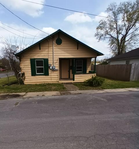 206 Sycamore Street, Johnson City, TN 37604