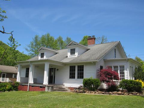 217 W Shawnee Avenue Big Stone Gap Va 24219, Big Stone Gap, VA 24219