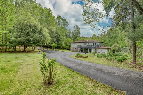202 Arrowhead Road Erwin Tn 37650, Erwin, TN 37650 photo 2