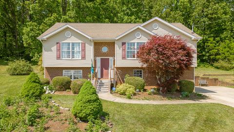1413 Martins Glen Lane, Johnson City, TN 37615