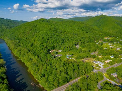 135 Earnest Elliott Road Erwin Tn 37650, Erwin, TN 37650 photo 2