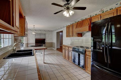 135 Earnest Elliott Road Erwin Tn 37650, Erwin, TN 37650 photo 18
