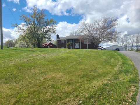 102 Hill Top Avenue, Lebanon, VA 24266