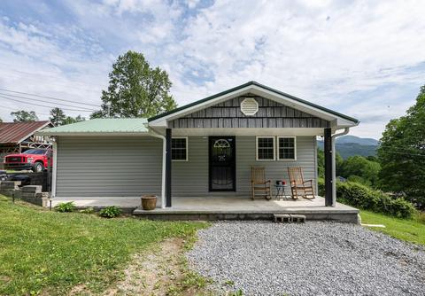 206 Stout Hollow Road Hampton Tn 37658, Hampton, TN 37658