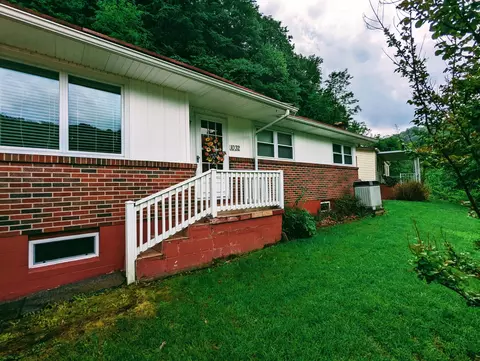 1032 Old Wagon Road Vansant Va 24656, Vansant, VA 24656 photo 2