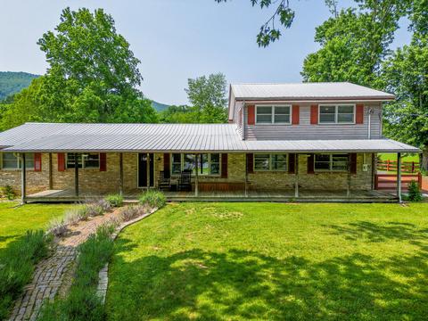 910 Massachusetts Avenue Unicoi Tn 37692, Unicoi, TN 37692