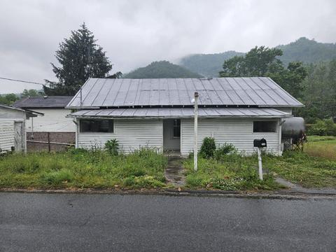 209 Spring Street Hampton Tn 37658, Hampton, TN 37658