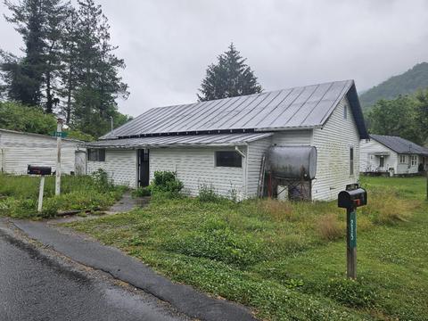 209 Spring Street Hampton Tn 37658, Hampton, TN 37658 photo 3