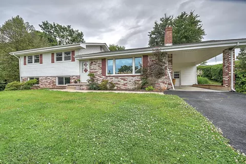 216 Ash Lane Bluff City Tn 37618, Bluff City, TN 37618