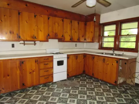 1300 Edgewood Street Johnson City Tn 37604, Johnson City, TN 37604 photo 3