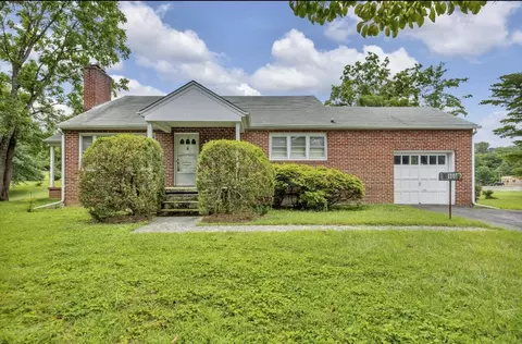 100 Hemlock Lane Bristol Tn 37620, Bristol, TN 37620
