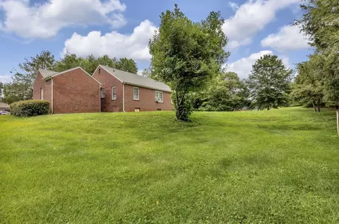 100 Hemlock Lane Bristol Tn 37620, Bristol, TN 37620 photo 7
